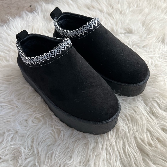 Black Faux Fur Lined Platform Bootie - Picture 15 of 15